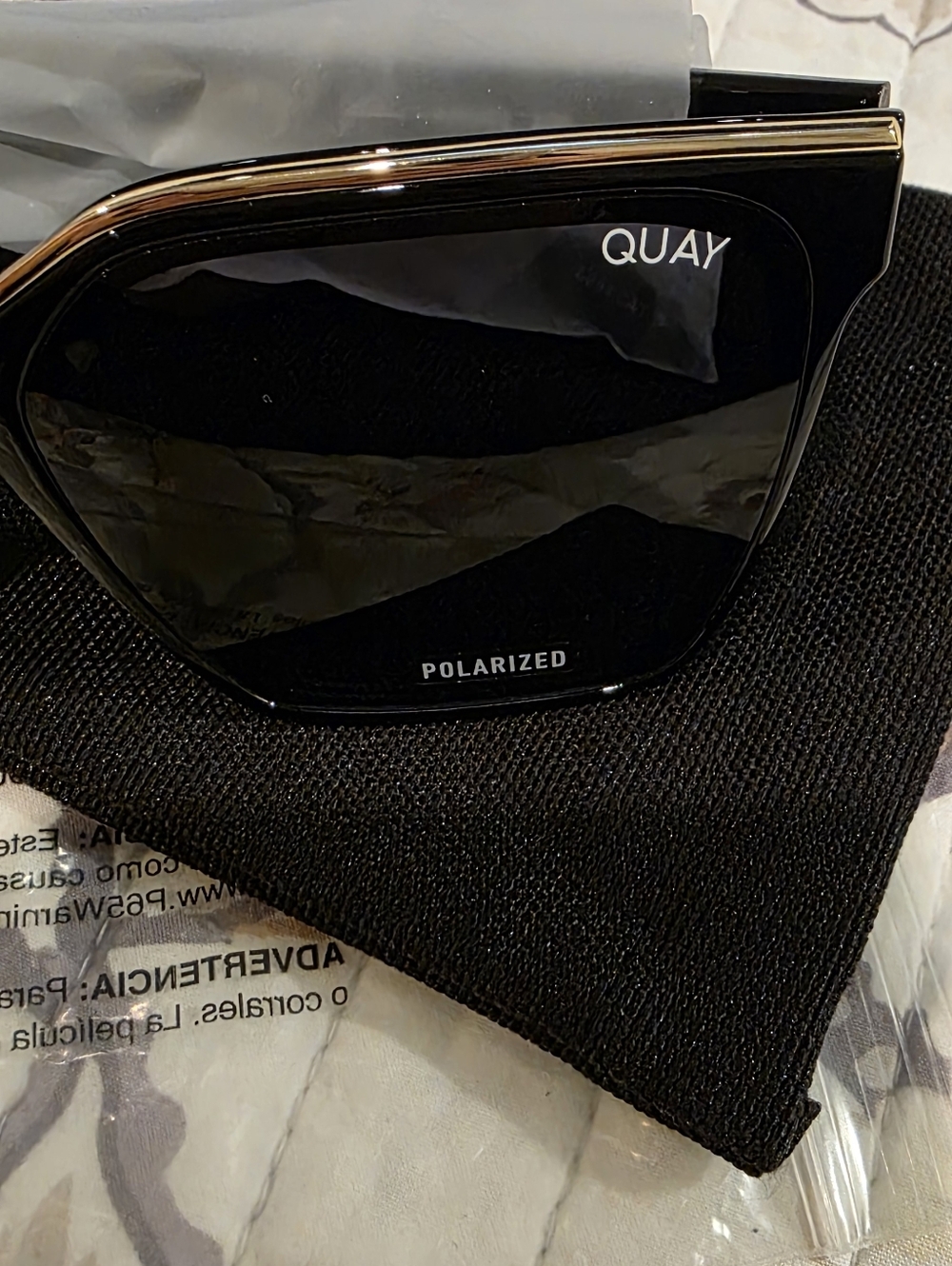 Quay Level Up Black/Gold/Smoke Polarized - Picture 3 of 4